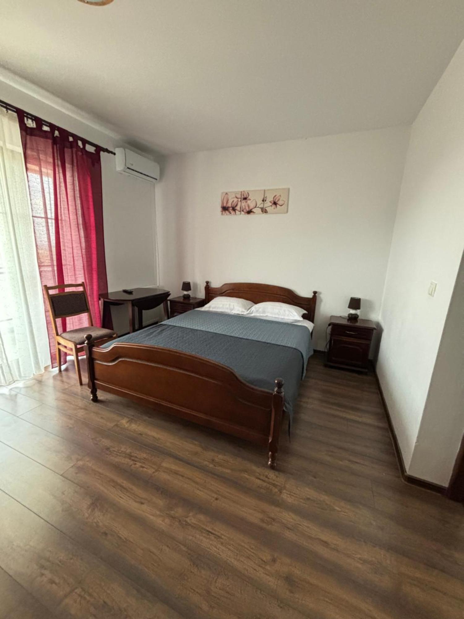 Pensiunea Emelys, Iasi Barnova Exterior photo